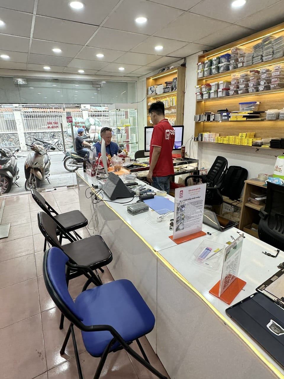Thay màn hình iPhone chính hãng HCM tại Sửa Chữa Giá Tốt – kho linh kiện đầy đủ tại 198 Đề Thám Quận 1
